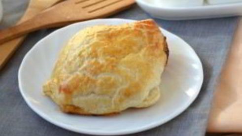 конвертики из слоеного теста с начинкой