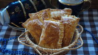 Конвертики из слоеного теста