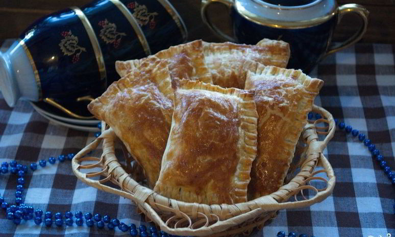 Рецепт конвертиков из слоеного теста