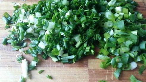 конвертики с перепелиным яйцом и зеленью