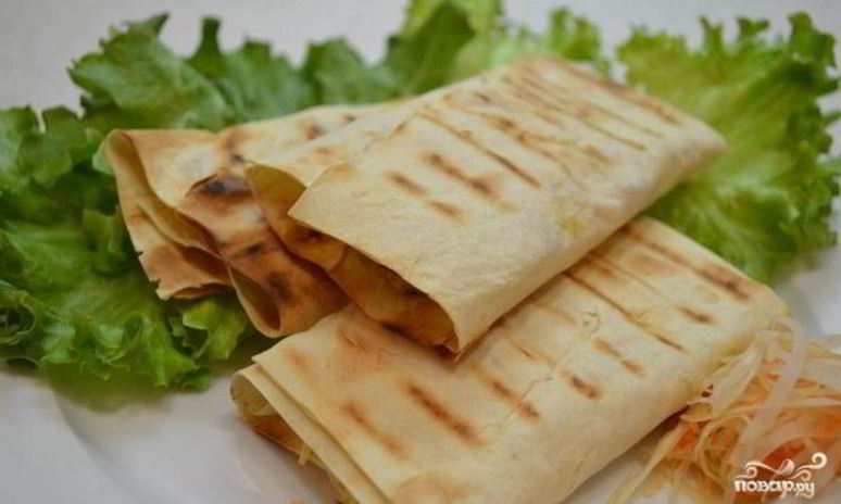 Рецепт конвертиков из лаваша с курицей