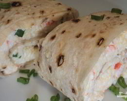 Лаваш с крабовыми палочками и чесноком