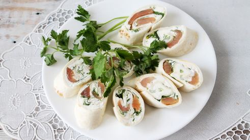 лаваш с красной рыбой и творожным сыром