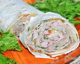 Лаваш с мясопродуктами и огурцами