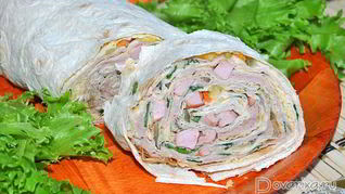 Лаваш с мясопродуктами и огурцами