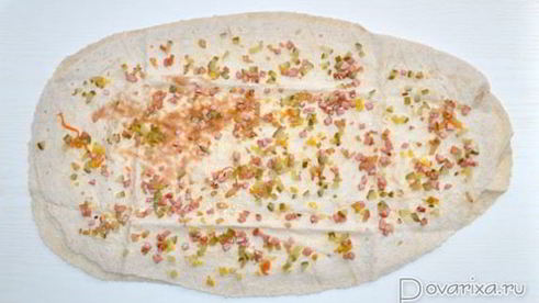 лаваш с мясопродуктами и огурцами