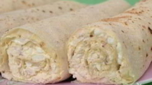 лаваш с плавленым сыром и яйцом