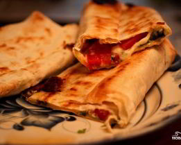 Лаваш с сулугуни и кинзой