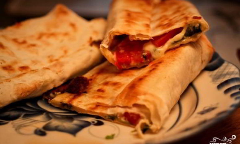 Рецепт лаваша с сулугуни и кинзой