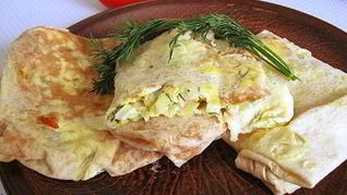 Лаваш с сыром, яйцом и зеленью