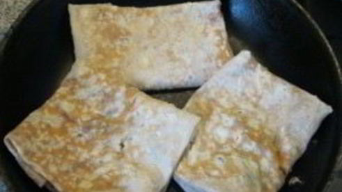 лаваш с сыром, яйцом и зеленью