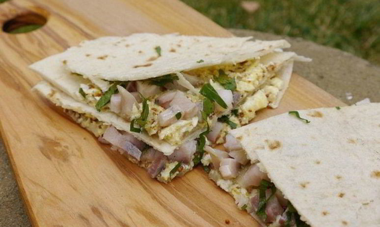 Рецепт лаваша с яйцом, селедкой и зеленью