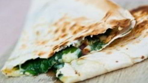 лаваш со шпинатом и сыром