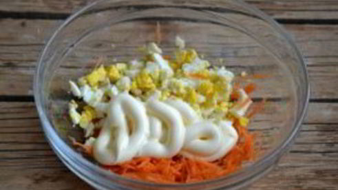 рулетики из лаваша с корейской морковкой