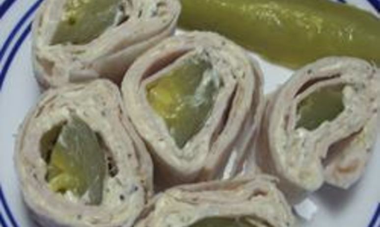 Рецепт рулетиков из лаваша с маринованными огурцами и ветчиной