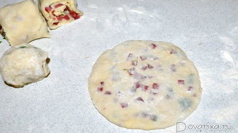 быстрые лепешки с колбасой и сыром
