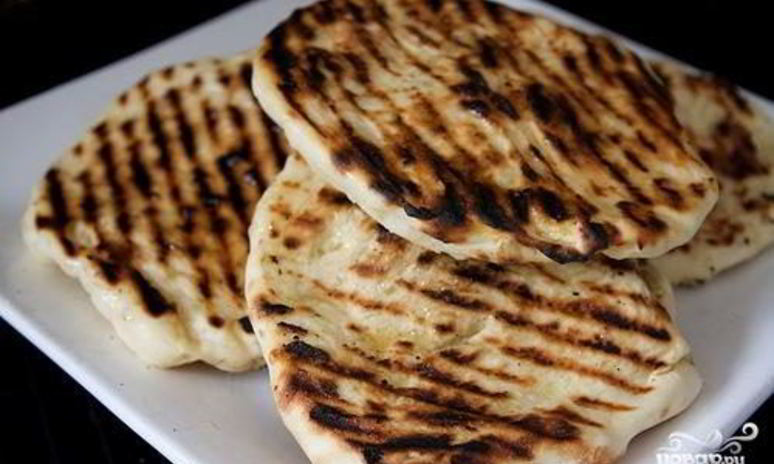 Рецепт чесночных лепешек наан