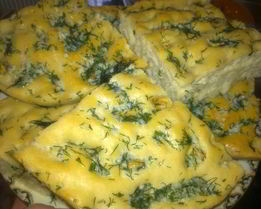 Фокачча чесночная с чесночным соусом