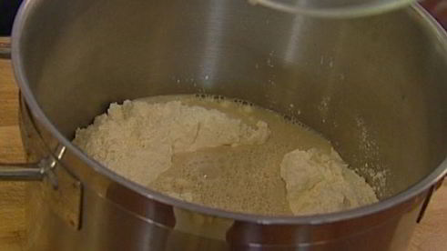 фокачча с чесноком и розмарином