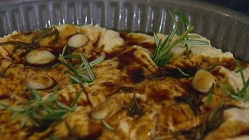 фокачча с чесноком и розмарином