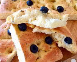 Фокачча с оливками и прованскими травами