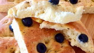 Фокачча с оливками и прованскими травами