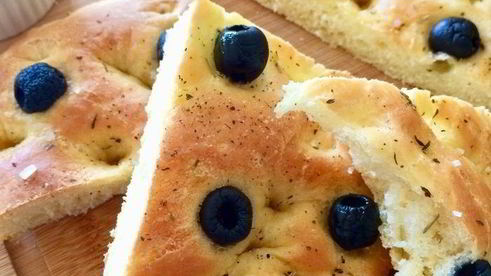 фокачча с оливками и прованскими травами