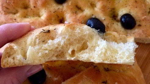 фокачча с оливками и прованскими травами