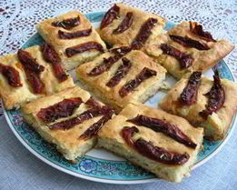 Фокачча с вялеными помидорами