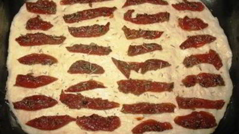 фокачча с вялеными помидорами