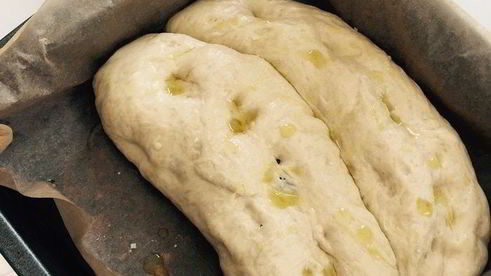 фокачча-сосидж ролл