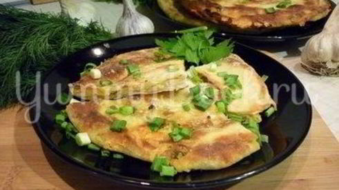 хрустящие лепешки с сыром и зеленым луком