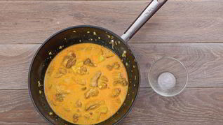 Курица карри с лепешками ротти