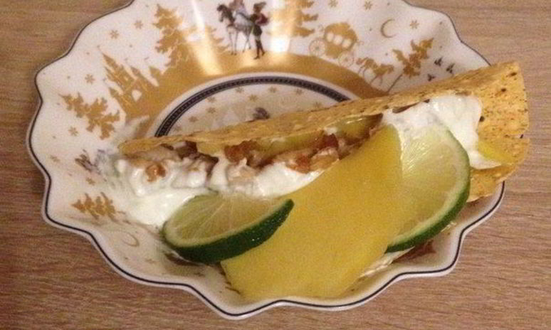 Рецепт кусочков курицы в индийской лепешке с манго и лаймовой заправкой