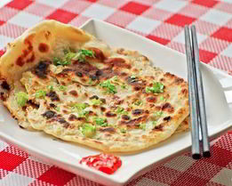 Лепешки с зеленым луком