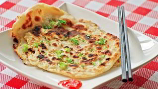 Лепешки с зеленым луком