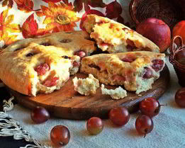 Осенняя фокачча с виноградом и сыром