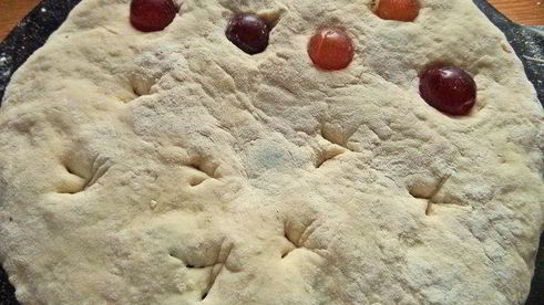 осенняя фокачча с виноградом и сыром