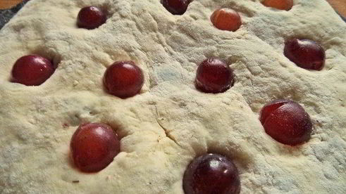 осенняя фокачча с виноградом и сыром