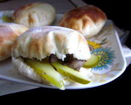 Пита с куриной печенью и сметанно-горчичным соусом