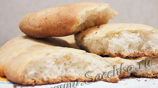 Сырная фокачча с чесноком и травами