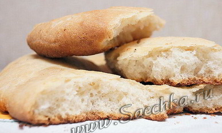 Рецепт сырной фокаччи с чесноком и травами