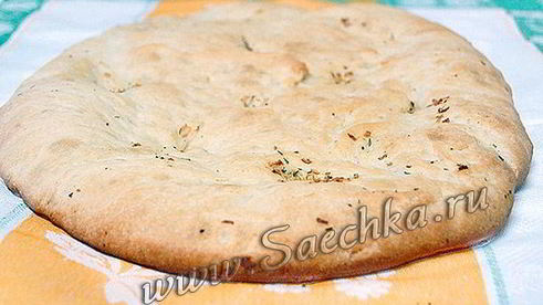 сырная фокачча с чесноком и травами