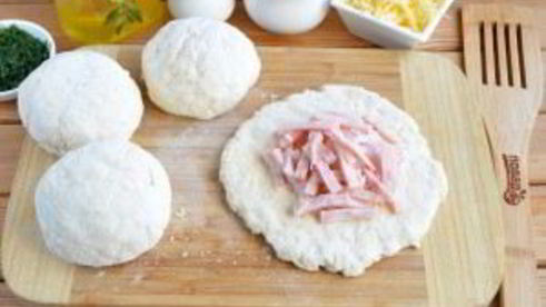 сырные лепешки с разными начинками
