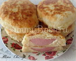 Творожно-сырные лепешки с колбаской