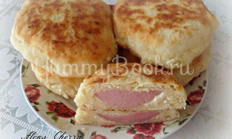 Рецепт творожно-сырных лепешки с колбаской