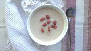 Творожный мусс и лепешки из гороховой муки с маком