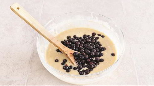 банановые маффины с черной смородиной