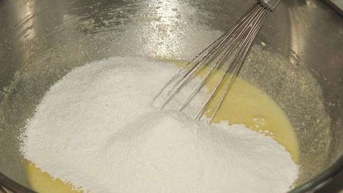 клубнично-кокосовые маффины со сливочным кремом