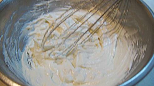 клубнично-кокосовые маффины со сливочным кремом